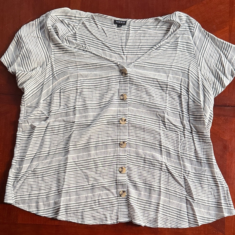 torrid Gray & White Striped Button-Front V-Neck Top